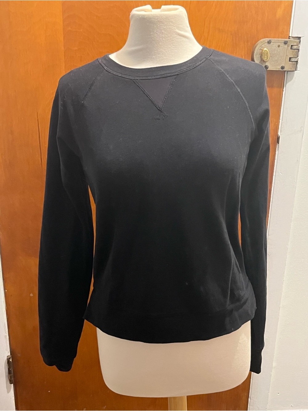 Lululemon Women's Athletica Black Crewneck Sweatshirt Size 6 Long Sleeve Casual